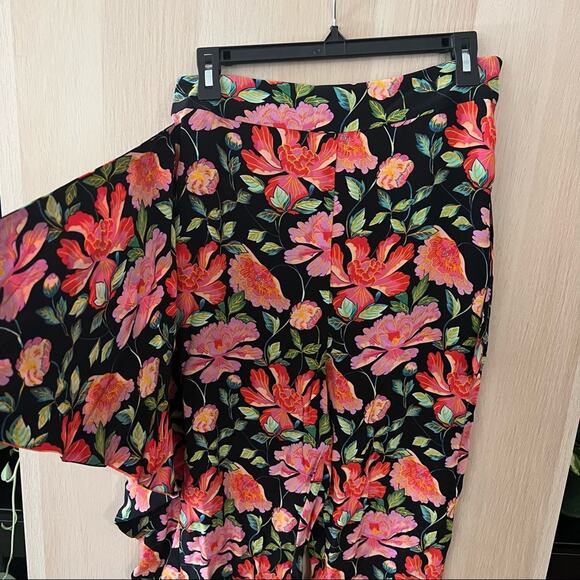 & Other Stories Carot Wrap Cropped Pant - Picture 4 of 6